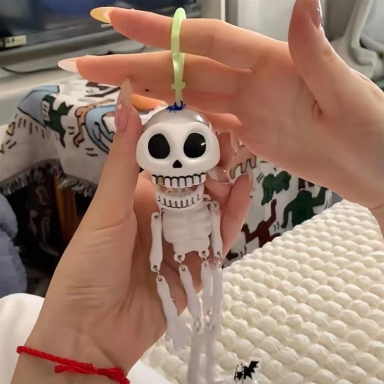 🎃 Spooky Pull-String Skeleton Keychain💀